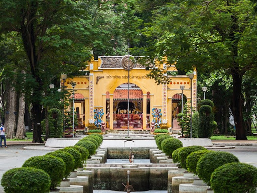 Vietnam in ten stops — the grand route read from a Saigon doorstep