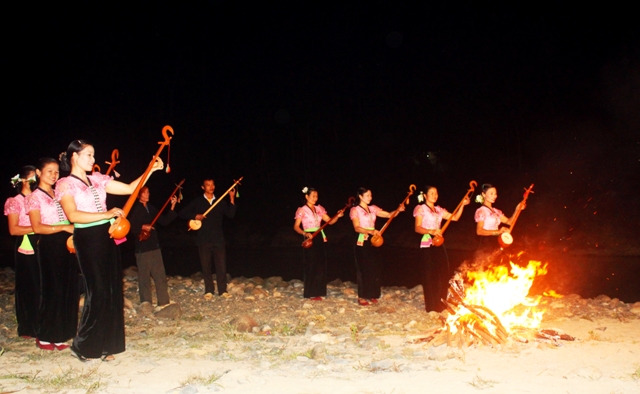 Vang Pheo Village: An Ancient White Thai Community