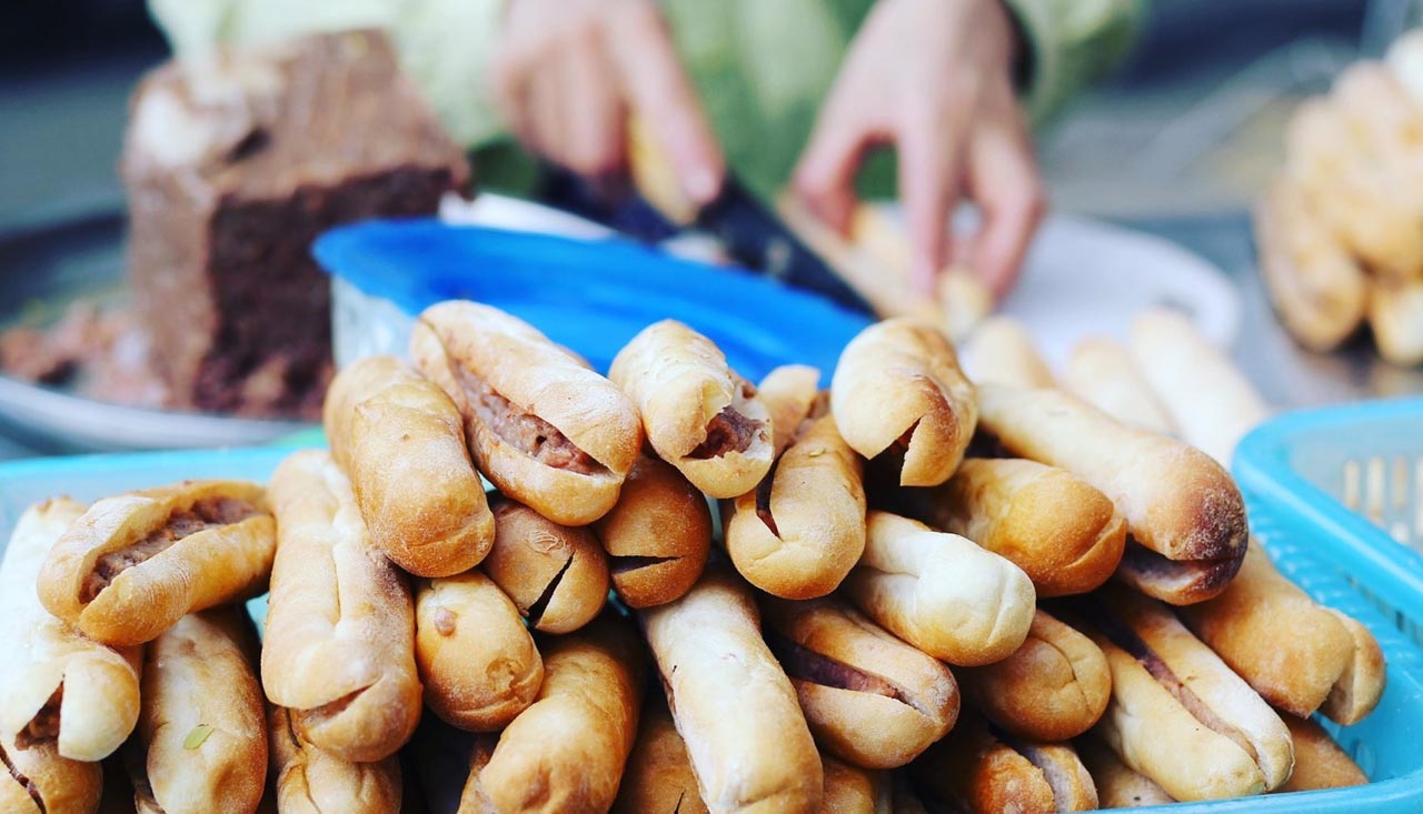 Banh Mi Cay: Hai Phong's Tiny Spicy Baguette