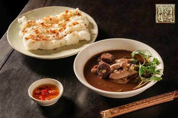Banh Muot with Eel Soup: A Classic Nghe An Breakfast