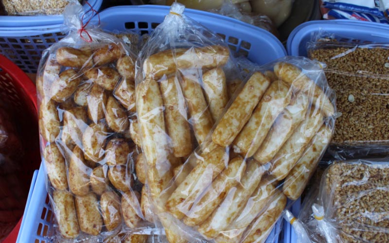 Lang Son Ap Chao Cake: A Comforting Winter Street Snack