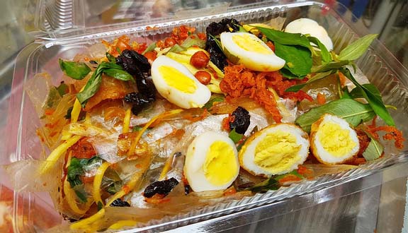 Banh Trang Me & Friends: The Rice-Paper Snack Economy