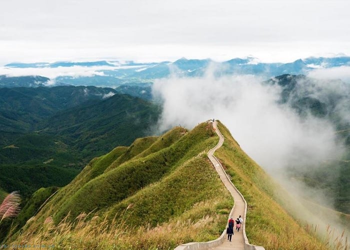 The Binh Lieu Border Ridge: A Grassy Frontier Walk to Marker 1305