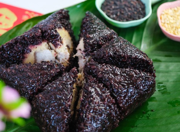 The Black Chung Cake of Muong Lo: Tet, Dyed by Fire