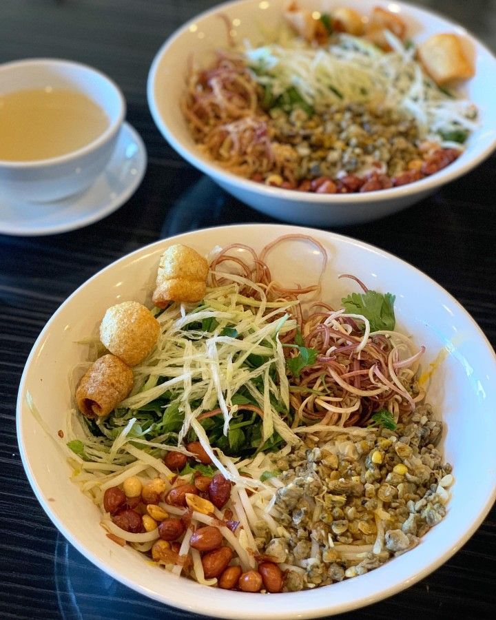 Bun Hen Mai Xa: A River Village Dish