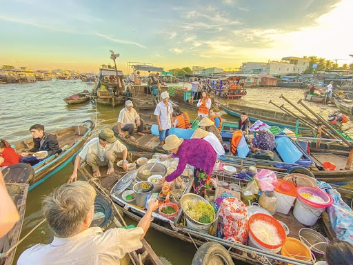 Cai Rang Floating Market: The Market That Opens Before the Sun