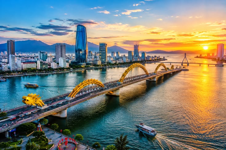 Dragon Bridge: Da Nang's Fire-Breathing Weekend Show