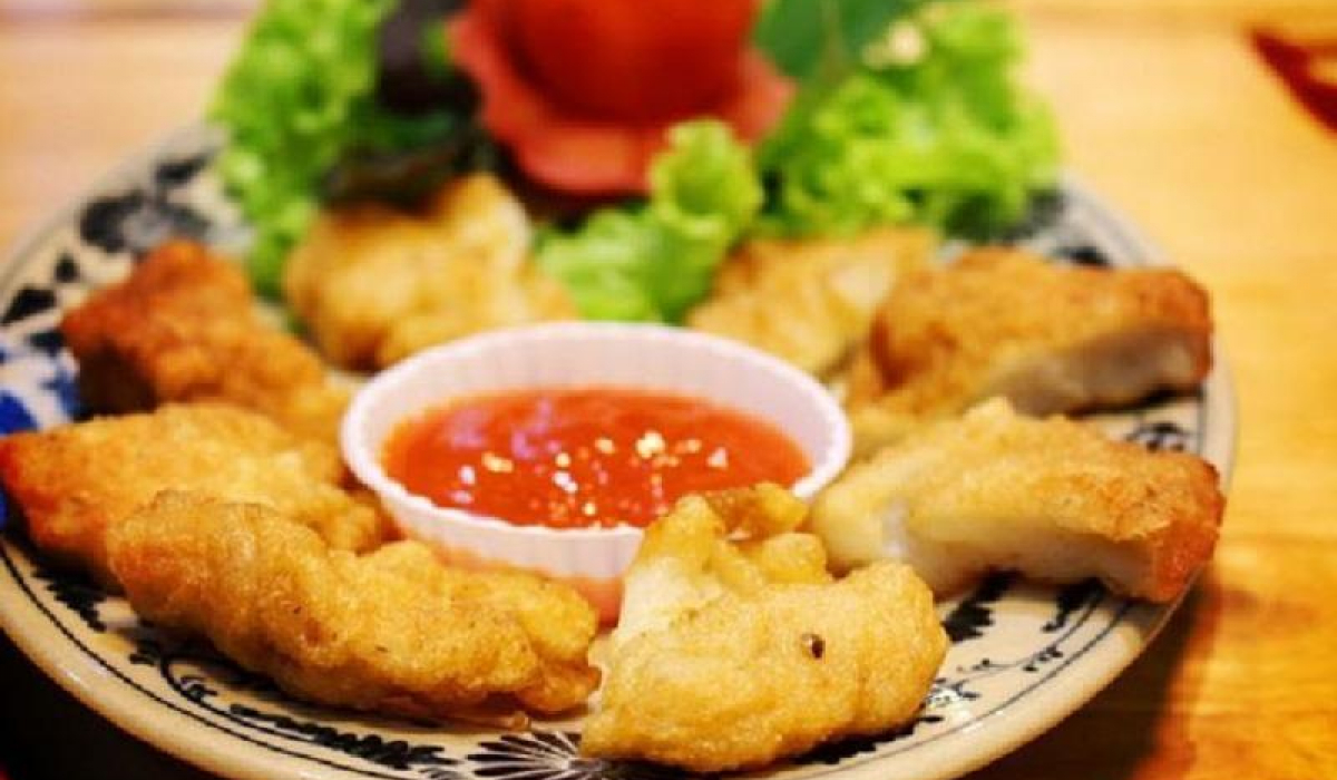 Ha Long squid cake — the golden souvenir your loved ones deserve