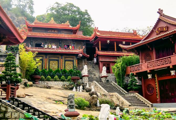 Chua Hang, Tra Vinh: The Monastery of Carvers and Storks