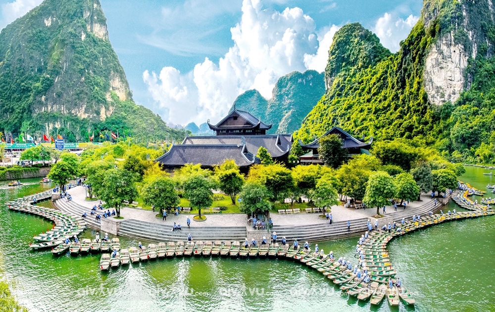 The Perfume Pagoda: A River Pilgrimage to a Sacred Grotto