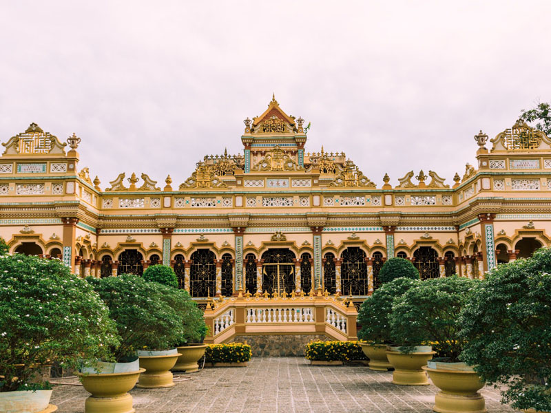 Vinh Trang Pagoda & a My Tho Morning