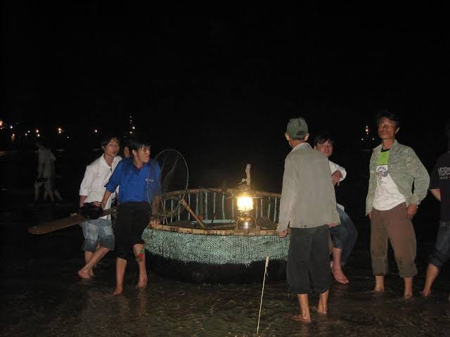 Cua Lo Live Squid: Fresh Seafood Straight from the Boat