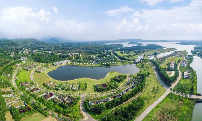 Dai Lai Lake: A Tranquil Resort Lake Near the Capital