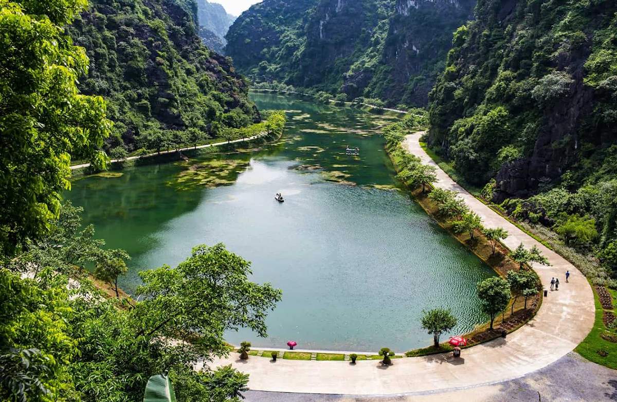 Am Tien Cave: The Emerald Bowl Behind Hoa Lu