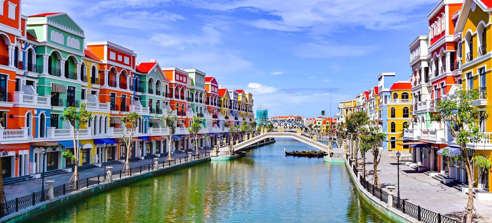 Grand World: The Island's Sleepless Town of Canals