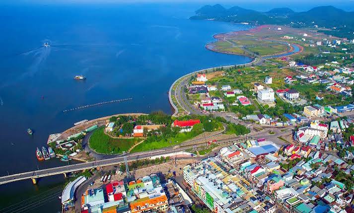 Ha Tien: The Border Town of Ten Views