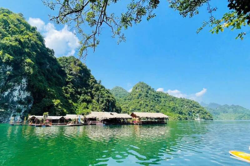Quynh Nhai Lake and Pa Uon Bridge: A Vast Reservoir of the Da River