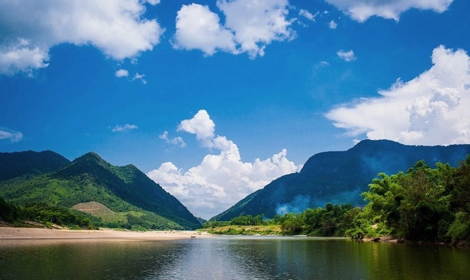 Hon Kem Da Dung on the Thu Bon River