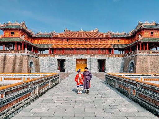 Kinh thành Huế — đọc 140 năm vương triều cuối cùng qua đá và nước