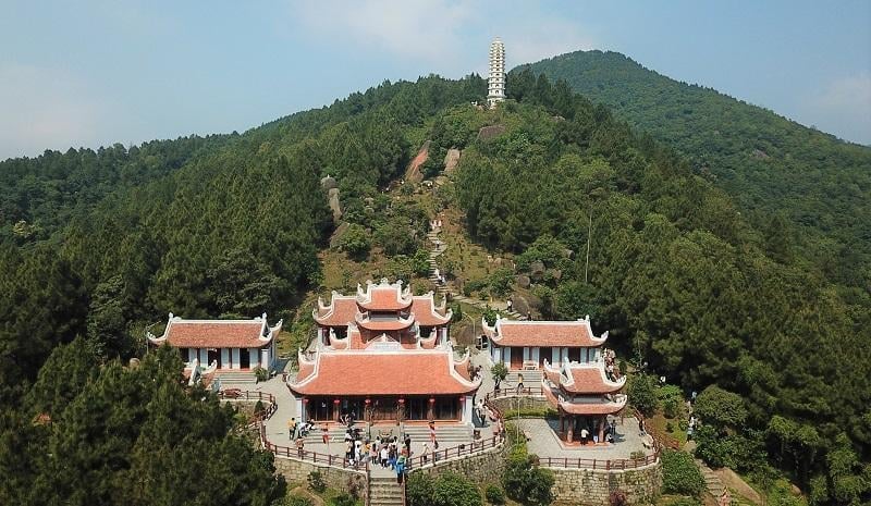 Huong Tich Pagoda on Hong Linh Mountain