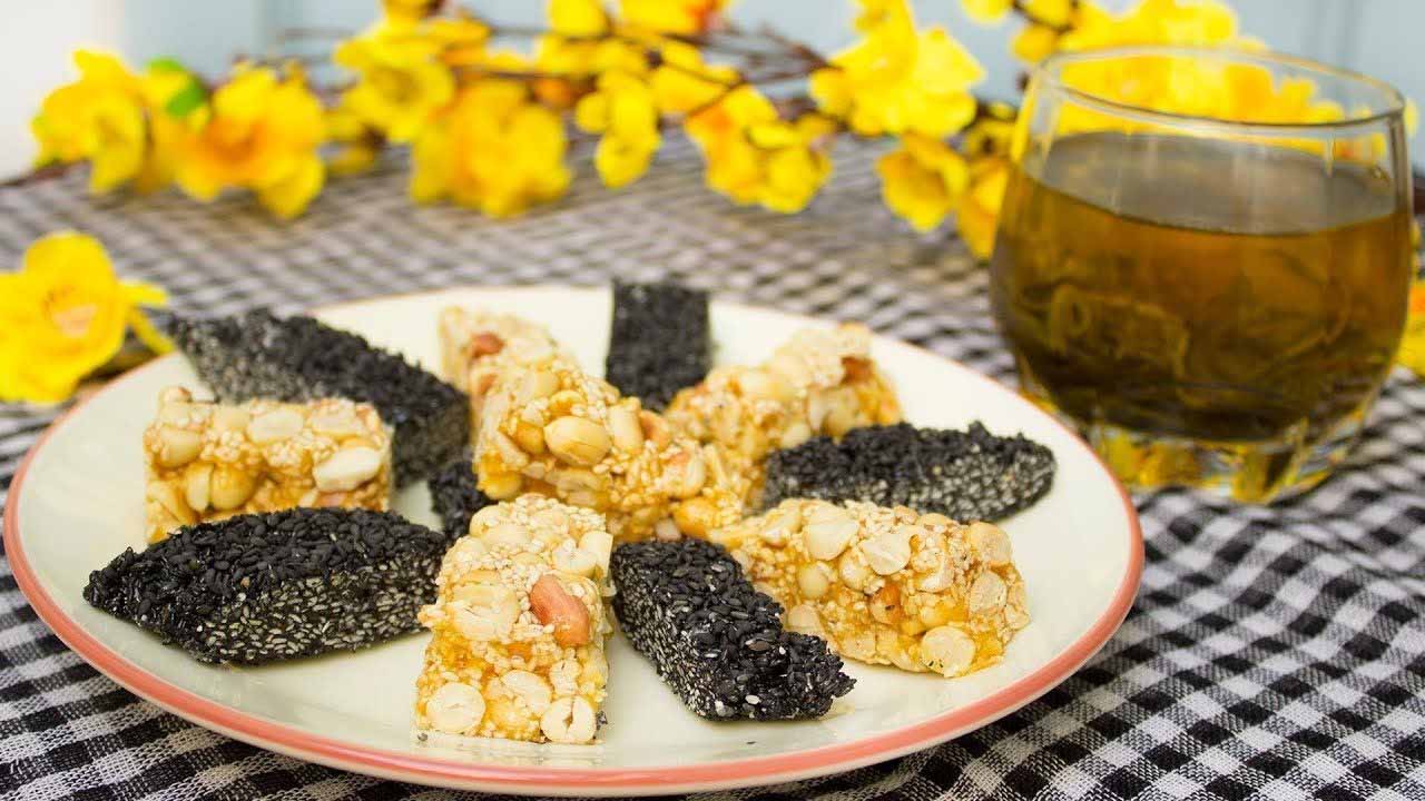 Me xung — the chewy sesame candy that sweetens every Hue farewell