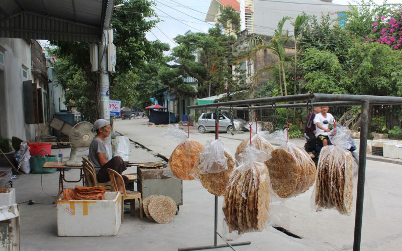 Kien Khe Sesame Crackers: The Snack That Sounds Like Its Name