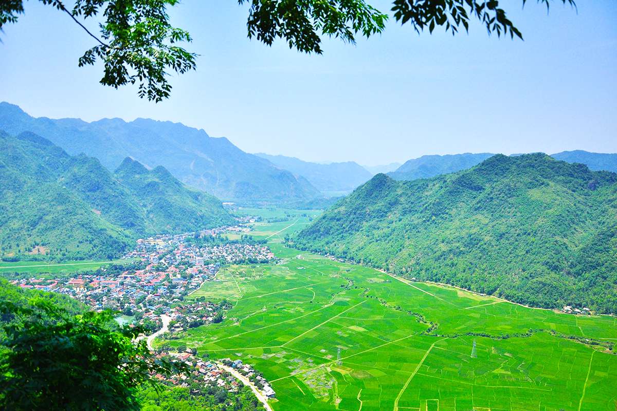 Bản Mai Châu: Thung lũng Thái tuyệt đẹp của nhà sàn và ruộng lúa