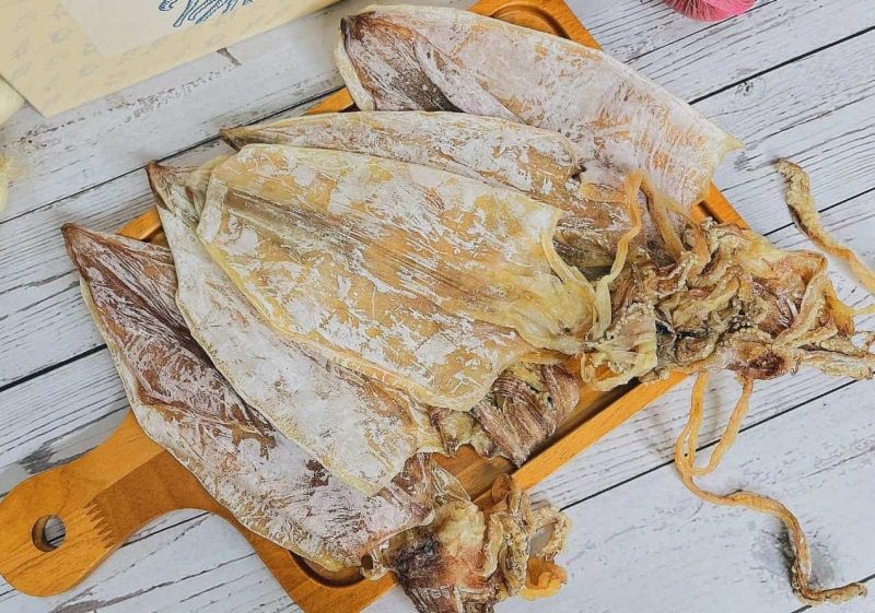 Cat Ba Dried Squid: A Prized Taste of the Gulf to Take Home