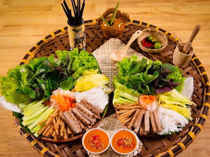 Nem lui Hue — grilled lemongrass skewers and the joy of rolling your own