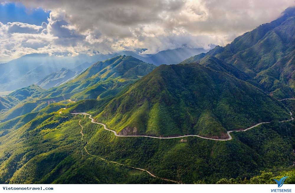 Ngang Pass and the Hoanh Son Gate
