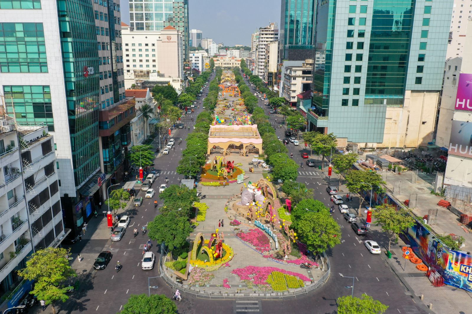 Hue Walking Street: The City's Loud, Late Corner