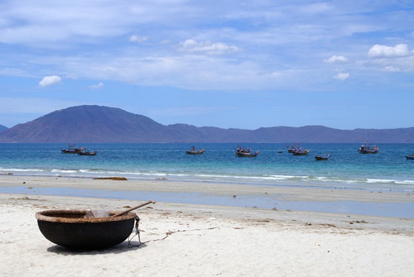 Nhat Le as an activity menu: four ways to spend the beach hours of a cave trip