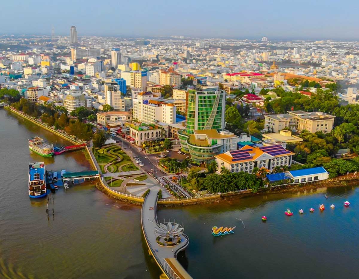 Ninh Kieu Wharf: Can Tho's Riverfront Living Room