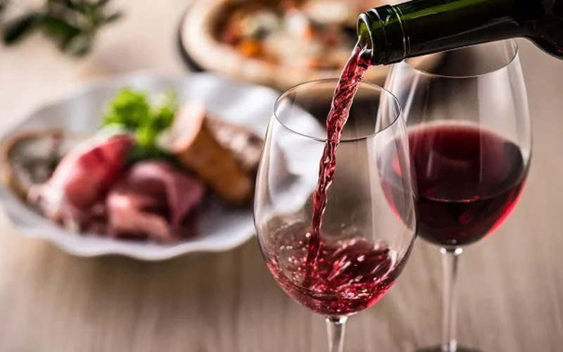 Sim Wine: The Purple Berry Liqueur of the Island Hills