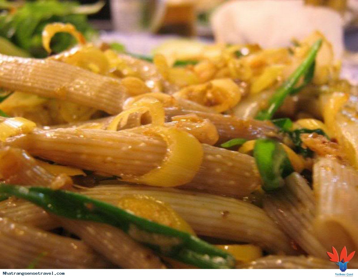 Sa Sung: The Prized Sandworm Delicacy of Van Don