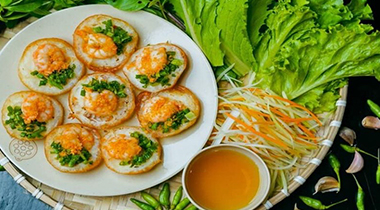 Banh khot in Vung Tau — three beloved spots for the golden mini pancake