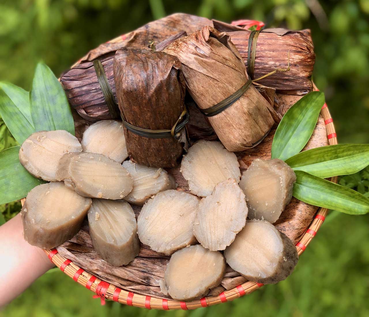 Sticky Rice Cake and Molasses: Phu Tho's Two-Part Sweet