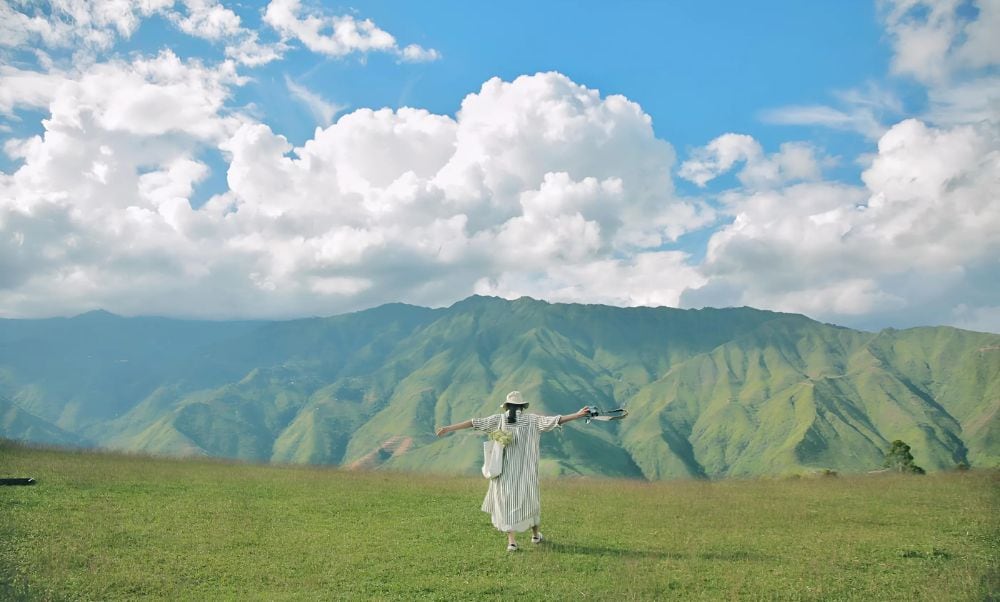 The Dinosaur Spine of Ta Xua: A Ridge Walk Above the Clouds