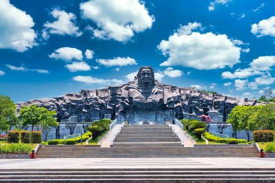 Tam Thanh Mural Village and the Mother Thu Memorial