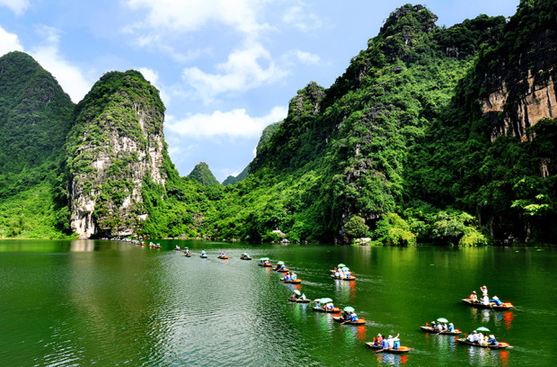 Thung Nang: The Sunny Valley Where Boats Go Quiet