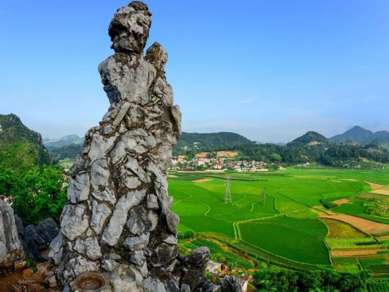 To Thi Mountain and the Mac Citadel: Legend and History Above the City
