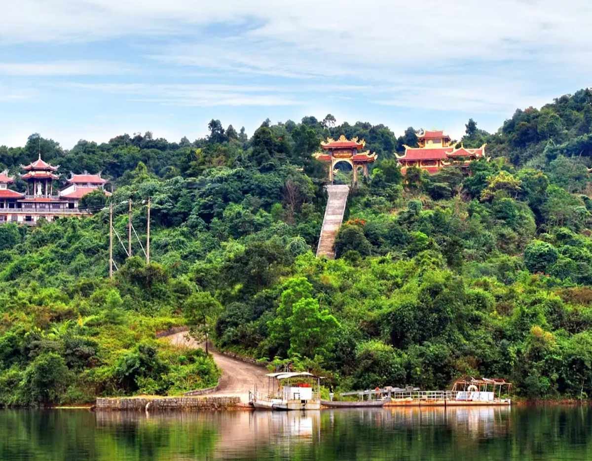Truc Lam Phuong Nam Monastery: The Delta's Zen Skyline