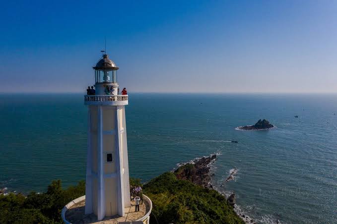 Vinh Thuc Island: A Peaceful Local Isle at the Northern Tip