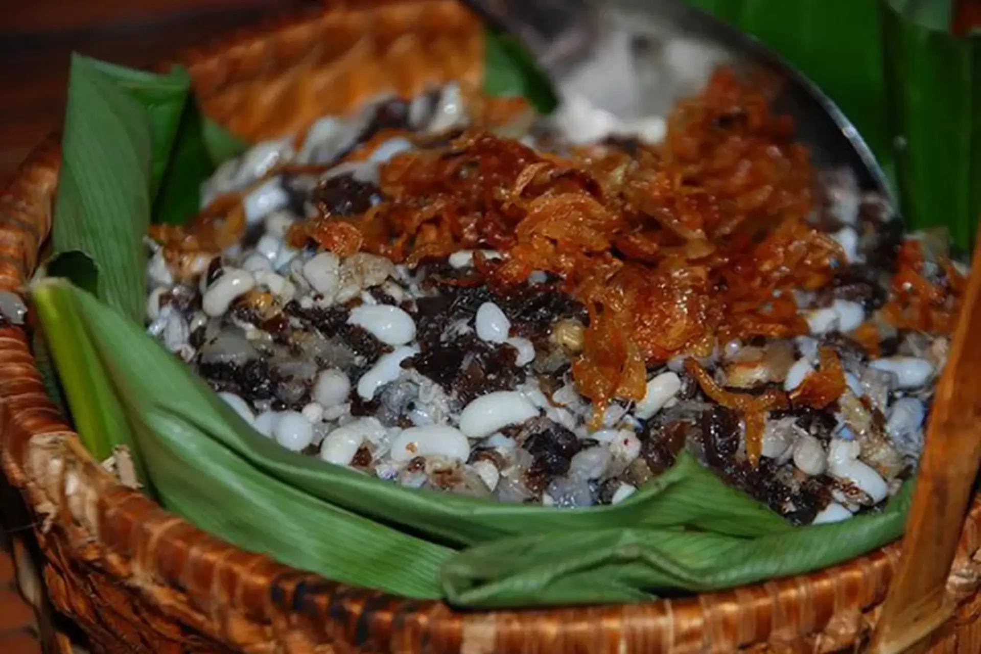 Ant-Egg Sticky Rice: A Rare Seasonal Delicacy of the Tay